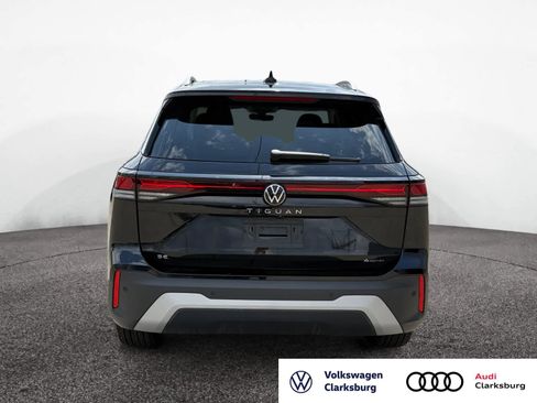 Used 2025 Volkswagen Tiguan SE image 4
