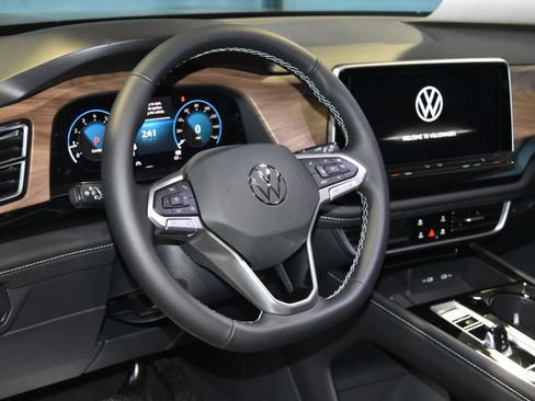 New 2026 Volkswagen Atlas SE image 2