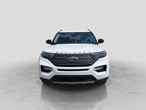 Used 2024 Ford Explorer XLT w/ Equipment Group 202A AWD/4WD image 3