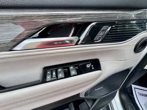 Used 2022 Jeep Wagoneer Series III image 32