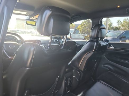 Used 2018 Jeep Grand Cherokee Altitude AWD/4WD image 12