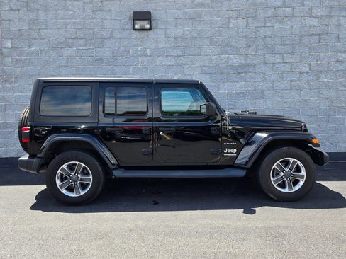 Used 2018 Jeep Wrangler Unlimited Sahara AWD/4WD image 6