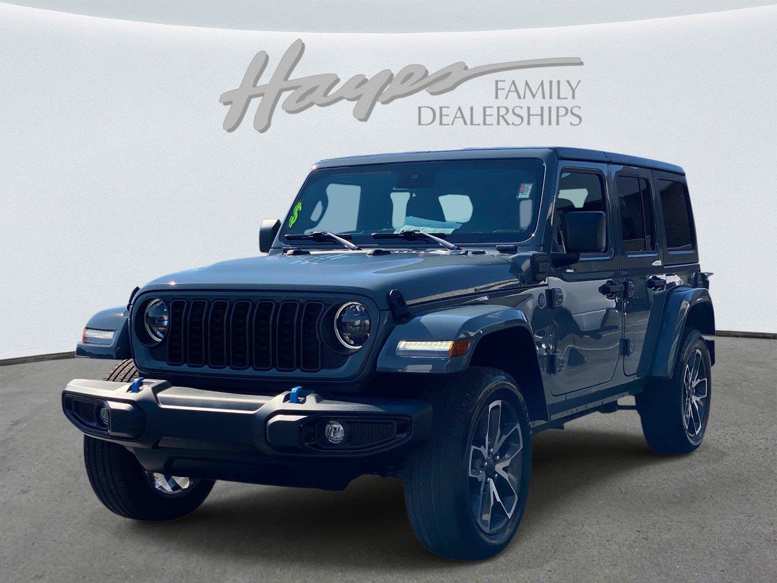 Used 2024 Jeep Wrangler Unlimited w/ Convenience Group AWD/4WD image 9