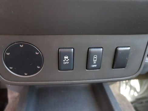 Used 2013 Nissan Frontier SV w/ SV Value Truck Pkg image 29