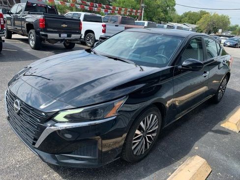 Used 2023 Nissan Altima 2.5 SV FWD image 3