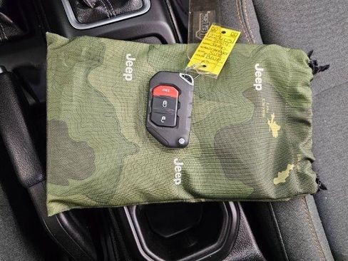 Used 2024 Jeep Wrangler Unlimited image 32