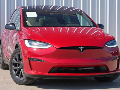Used 2022 Tesla Model X Plaid image 4