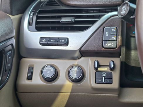 Used 2017 Chevrolet Suburban Premier AWD/4WD image 31