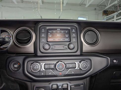 Used 2020 Jeep Wrangler Unlimited Sport S image 32