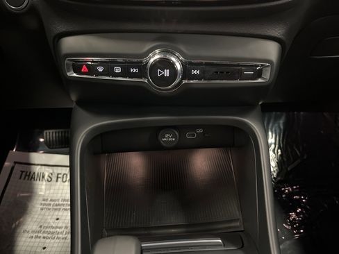 Used 2023 Volvo XC40 B5 Core w/ Protection Package Premier image 23