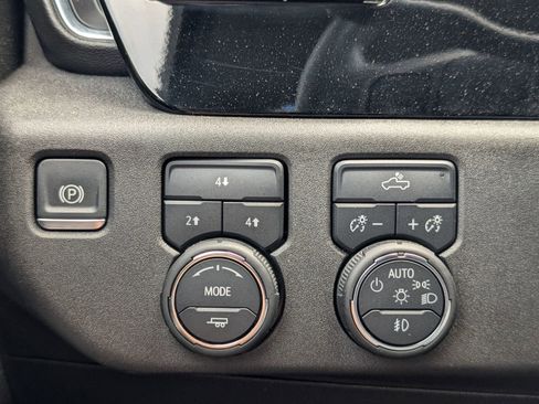 Used 2025 Chevrolet Silverado 2500 LT AWD/4WD image 8