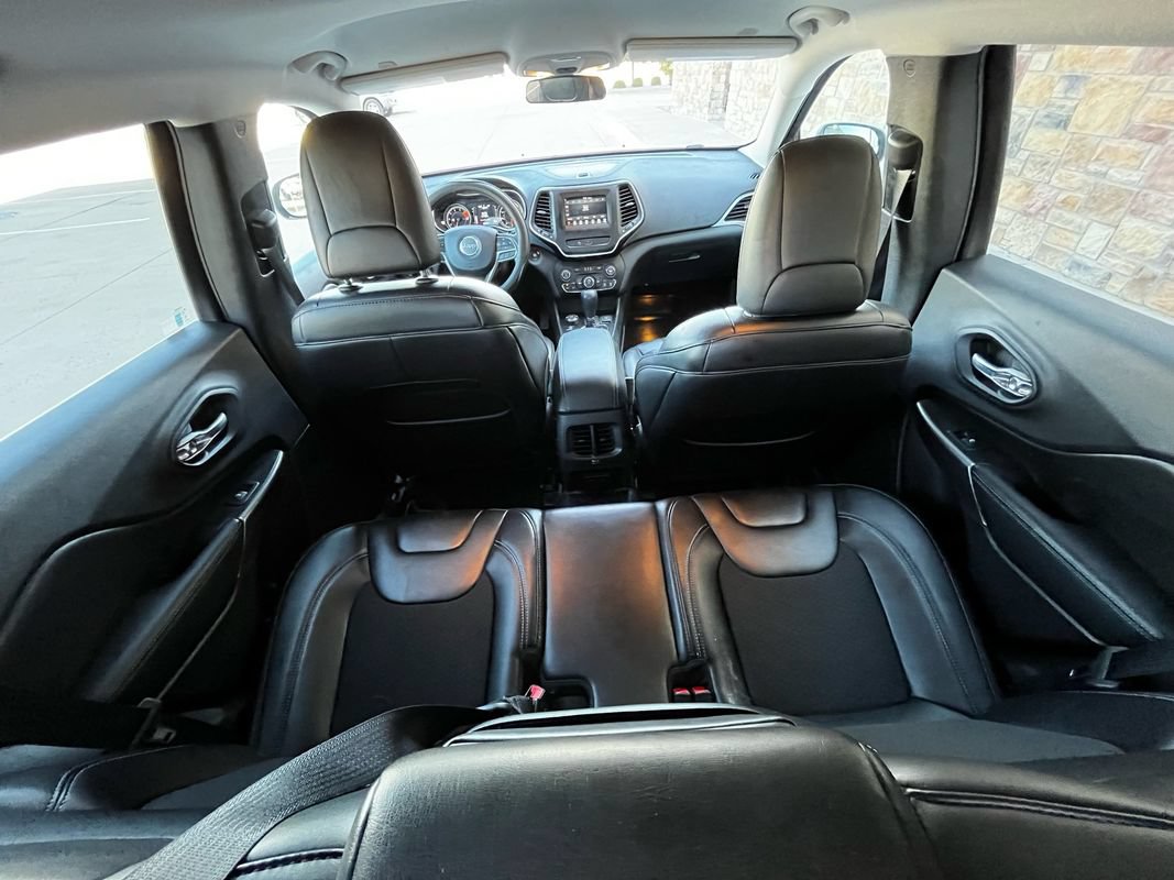 Used 2019 Jeep Cherokee Latitude Plus AWD/4WD image 15
