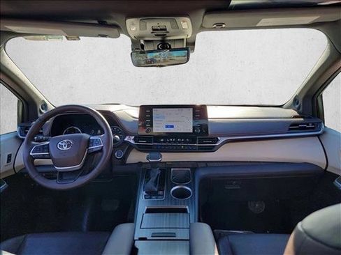 Used 2024 Toyota Sienna Platinum image 15