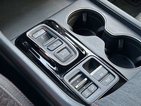 Used 2025 Honda Pilot Sport image 41