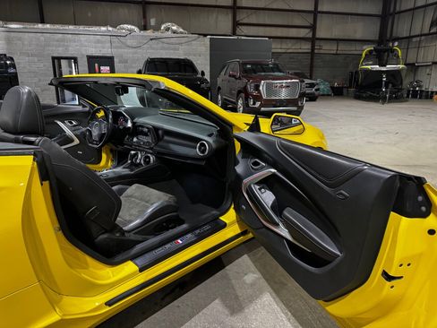 Used 2018 Chevrolet Camaro SS w/ LPO RS/SS Interior Package image 20