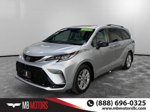 Used 2021 Toyota Sienna XLE image 10
