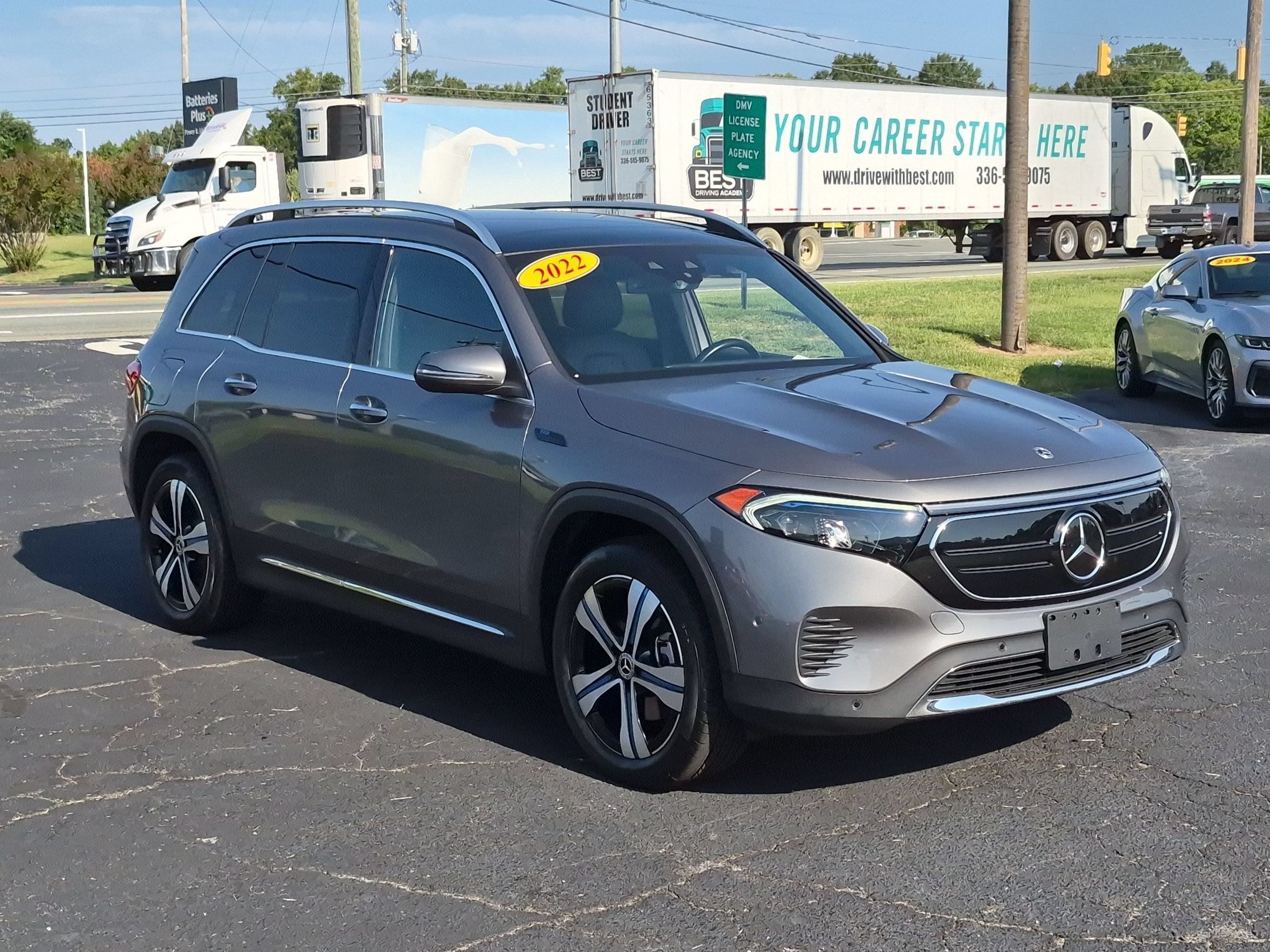 Used 2022 Mercedes-Benz EQB 350 4MATIC image 7