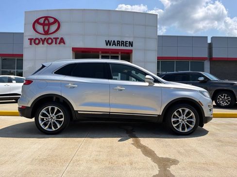 Used 2017 Lincoln MKC Select AWD/4WD image 3