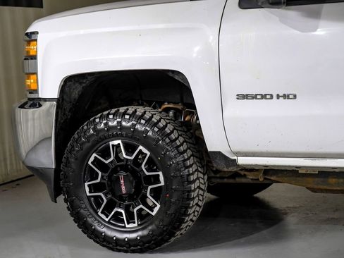 Used 2018 Chevrolet Silverado 3500 W/T image 12