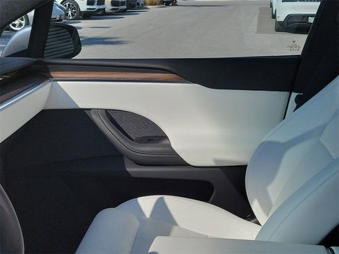 Used 2023 Tesla Model X image 25