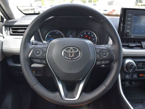 Used 2020 Toyota RAV4 XLE w/ XLE Grade Weather Package AWD/4WD image 9