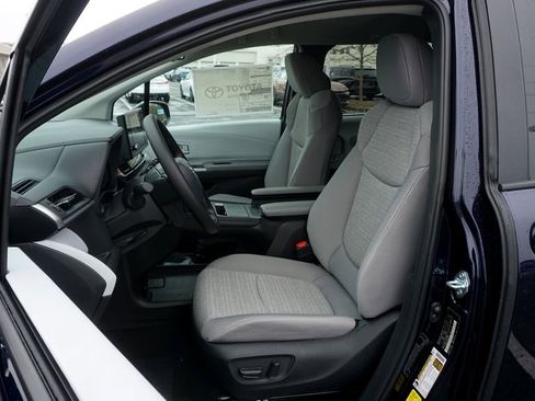 New 2026 Toyota Sienna LE image 10