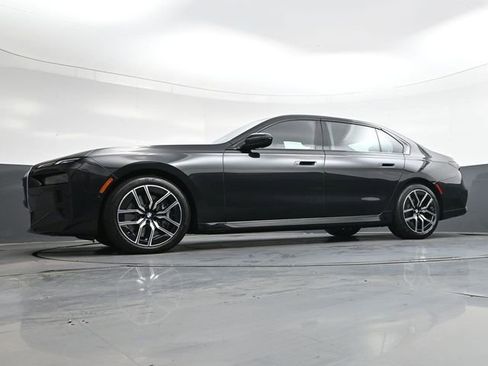 Used 2025 BMW 760i xDrive w/ Luxury Rear Seating Package AWD/4WD image 34