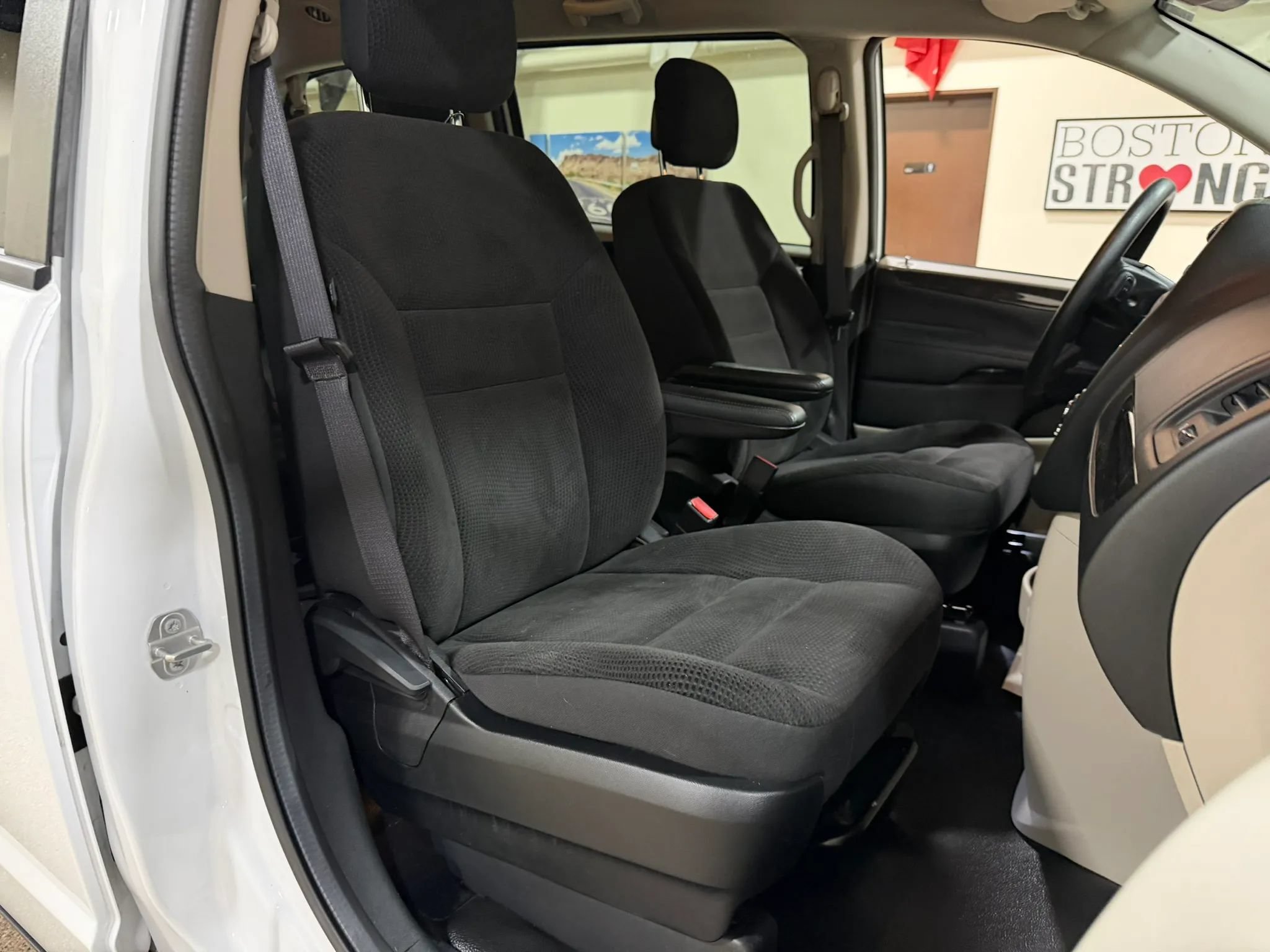 Used 2018 Dodge Grand Caravan SE FWD image 35