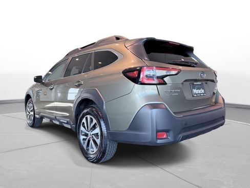 Used 2025 Subaru Outback Premium AWD/4WD image 6