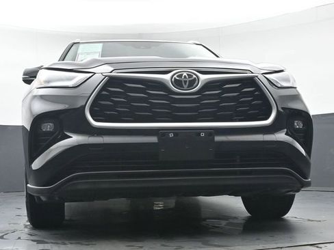 Certified 2023 Toyota Highlander XLE image 42
