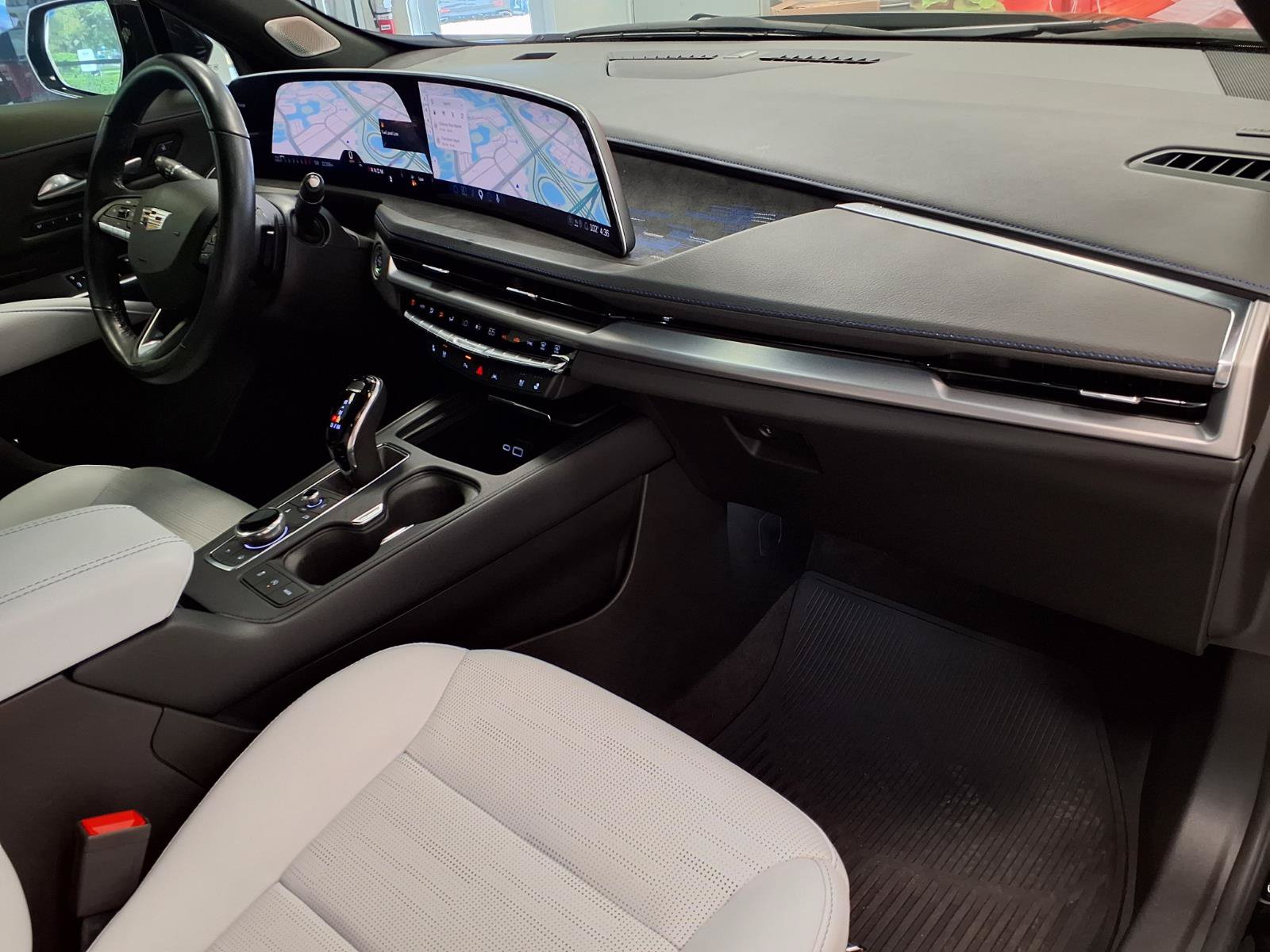 Certified 2025 Cadillac XT4 Sport FWD image 9