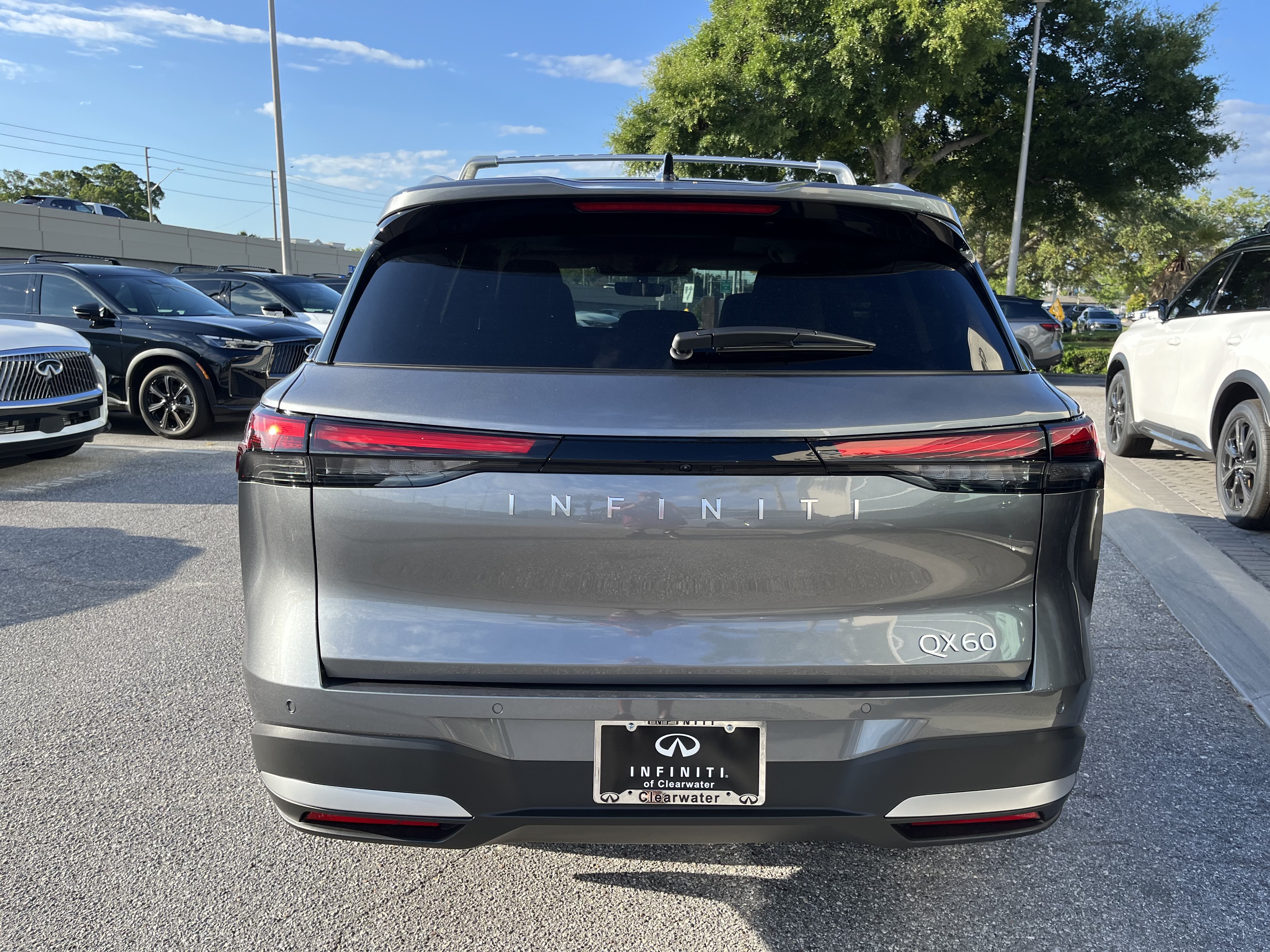New 2027 INFINITI QX60 Luxe w/ Cargo Package FWD image 4