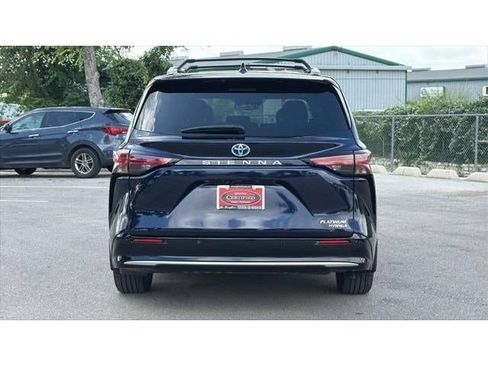 Certified 2024 Toyota Sienna Platinum FWD image 7