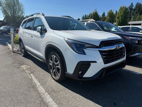 Used 2023 Subaru Ascent Limited w/ Technology Package AWD/4WD image 4