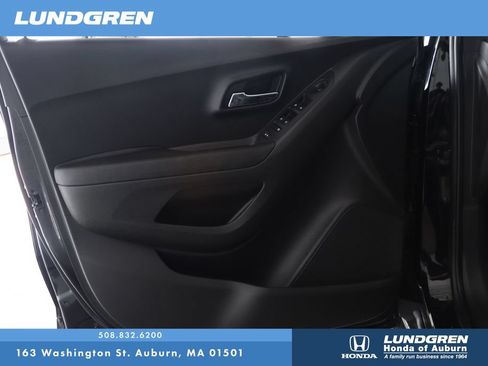 Used 2020 Chevrolet Trax LT w/ Redline Edition FWD image 9