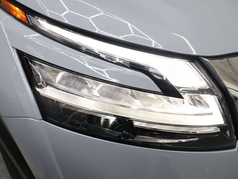 Used 2022 Nissan Pathfinder Platinum image 27