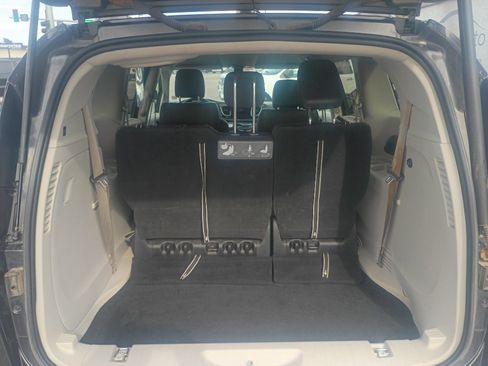 Used 2017 Chrysler Pacifica Touring-L FWD image 29
