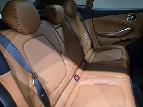 Used 2021 Aston Martin DBX image 24