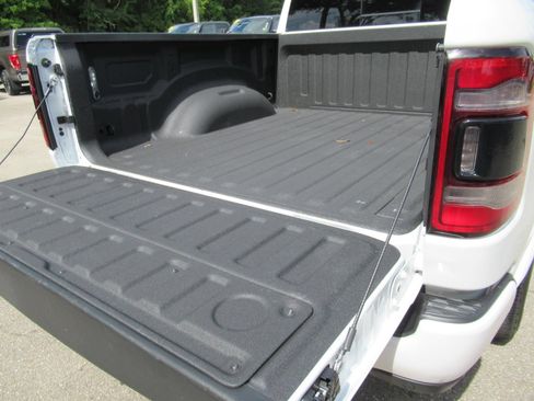 Used 2022 RAM 1500 Limited AWD/4WD image 37