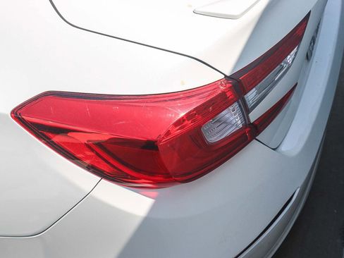 Used 2018 Honda Accord Sport image 11