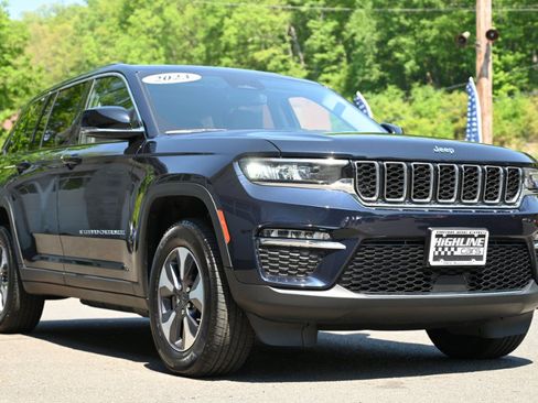 Used 2023 Jeep Grand Cherokee 4WD 4xe image 9