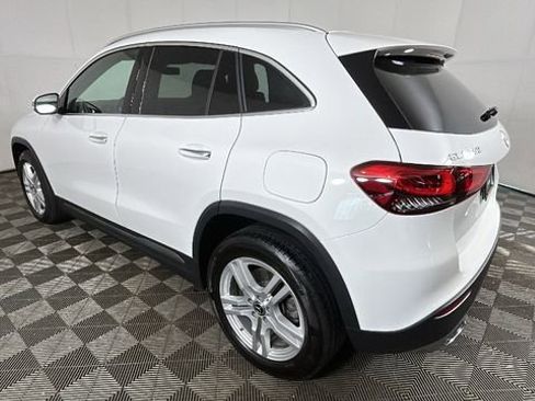Used 2023 Mercedes-Benz GLA 250 4MATIC w/ Premium Package image 5
