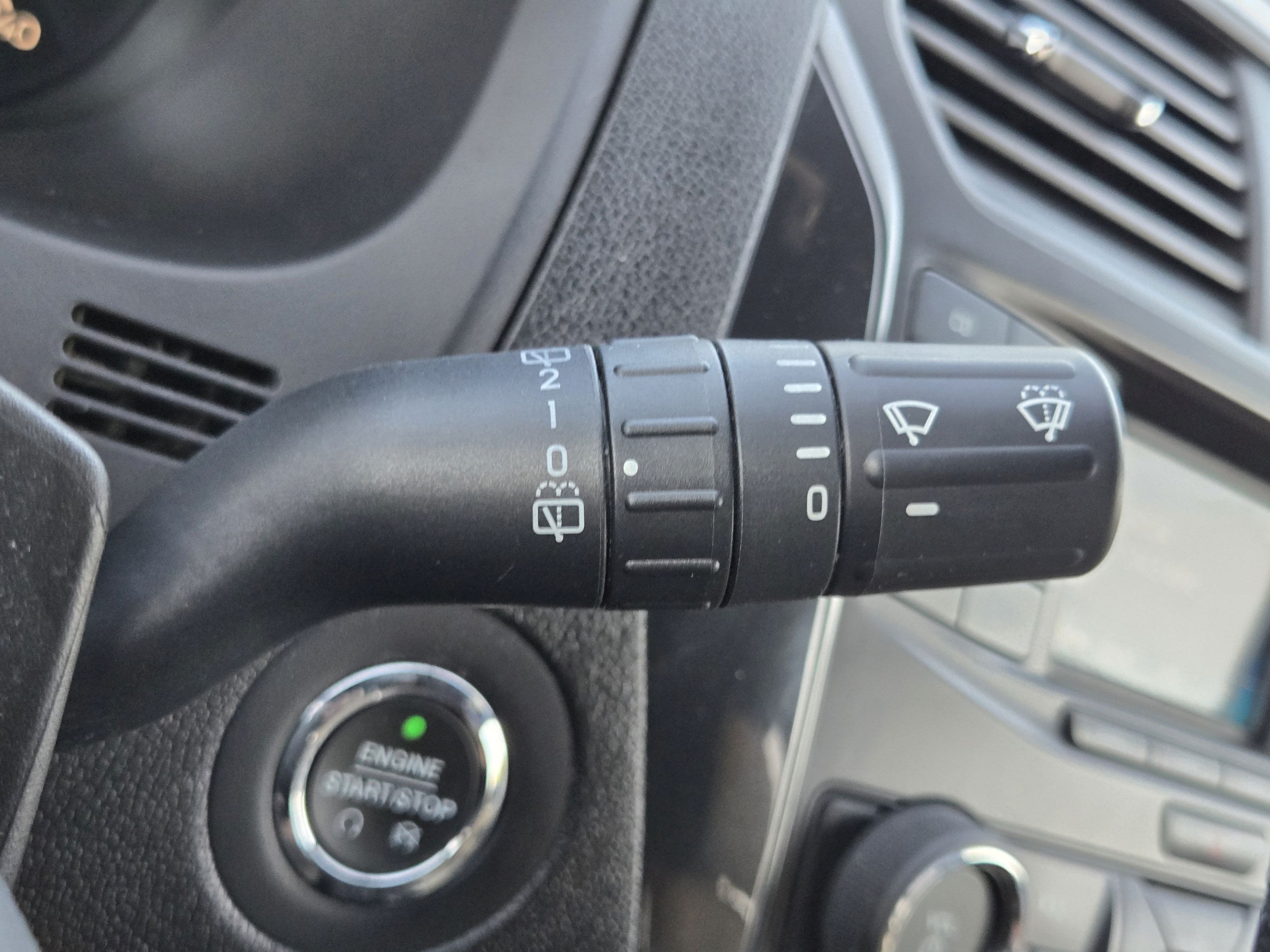 Used 2017 Ford Explorer XLT FWD image 18