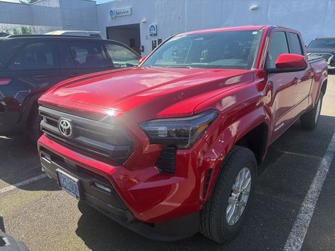 Used 2025 Toyota Tacoma SR5 image 2