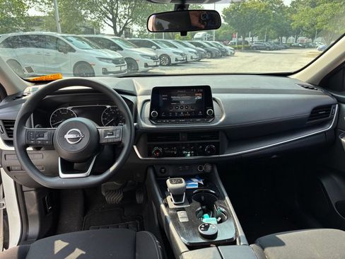 Used 2024 Nissan Rogue S AWD/4WD image 10