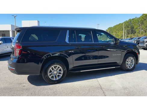 Used 2023 Chevrolet Suburban LT image 9