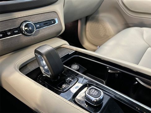 Certified 2024 Volvo XC90 B6 Plus w/ Protection Package Premier image 19