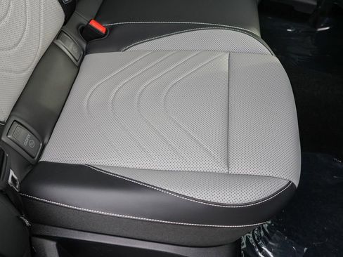 New 2026 Volkswagen Tiguan SE image 40