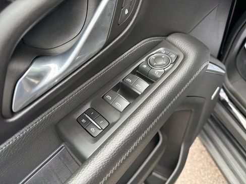Used 2024 GMC Yukon XL Denali AWD/4WD image 11