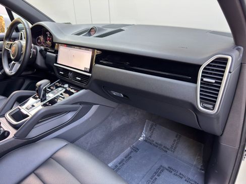 Used 2020 Porsche Cayenne image 14